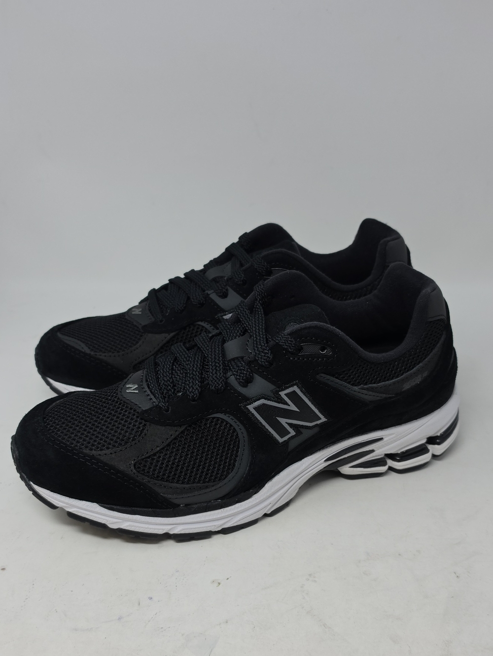 New Balance 2002R Men’s Black Athletic Running Shoes Size 8